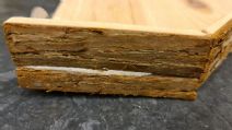 Hörnhylla i trä 33 cm - Skönhetsfel