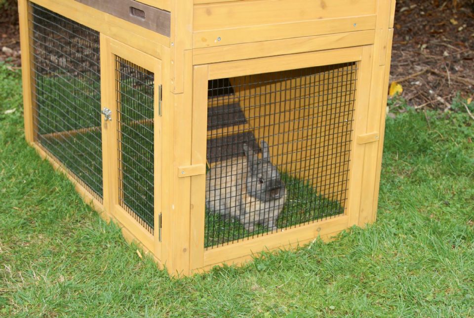 Combo stapelbar kaninbur - Bottendelen utan tak på gräs
